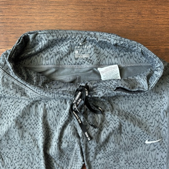 nike women’s dri-fit epic run capri tights - Picture 7 of 9